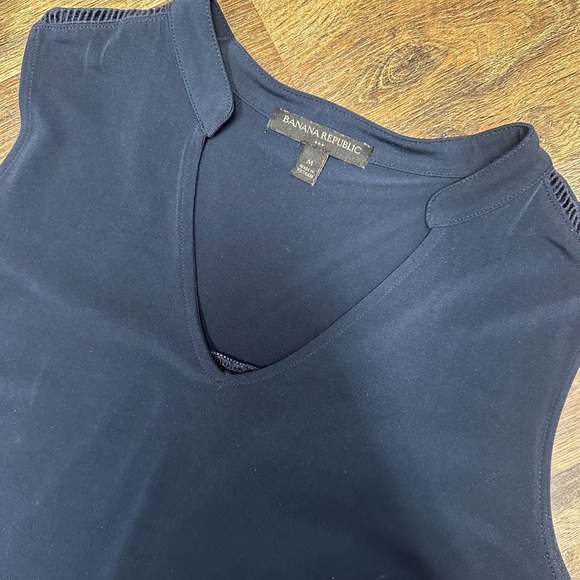 Banana Republic navy blue sleeveless blouse - Picture 2 of 3
